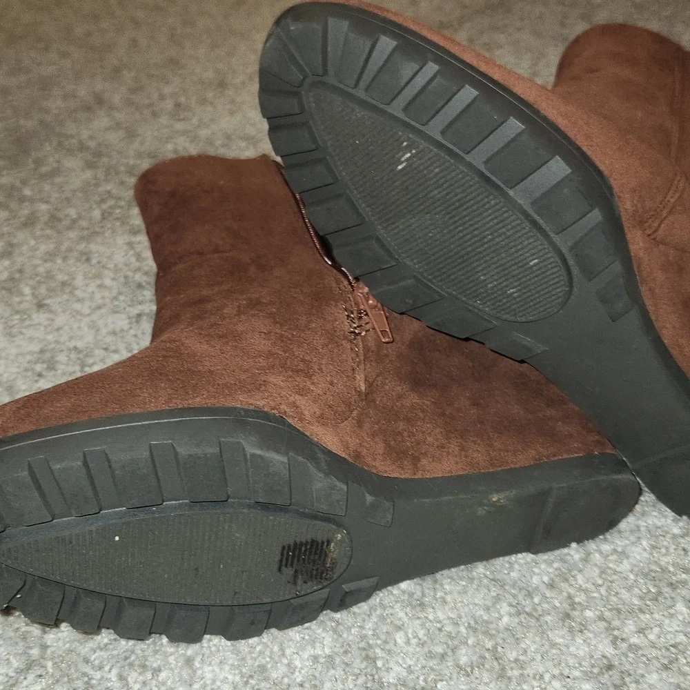 Shoe Dazzle Chestnut Wedge Ankle Booties